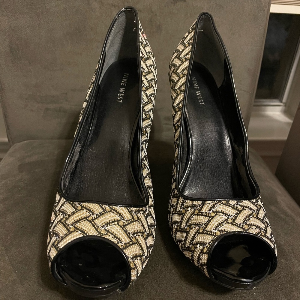 Nine West black, white, and metallic gold patterned heels